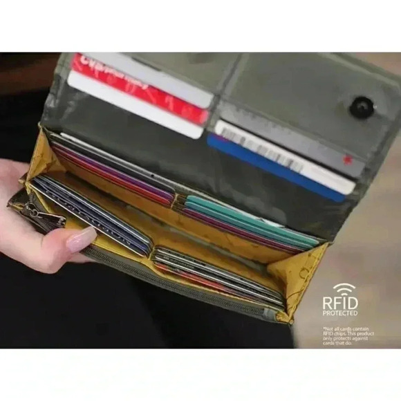 LUG Throttle RFID Wallet - Raspberry - Picture 9 of 16